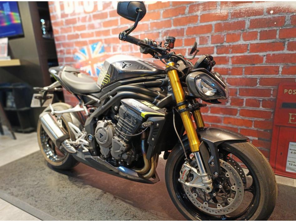 TRIUMPH SPEED TRIPLE 1200 RS